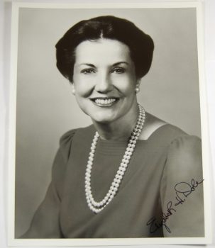 Documents & Autographs 1980 ELIZABETH DOLE 8 X 10 AUTOGRAPHED PHOTOGRAPH EXC