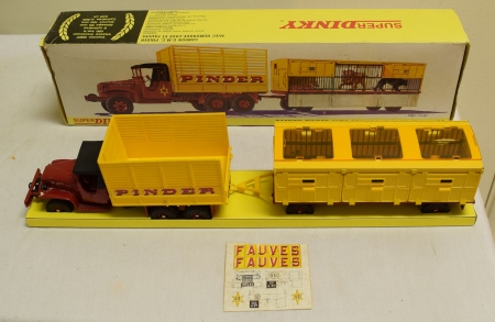 Dinky DINKY 881 PINDER CIRCUS TRUCK W/ TRAILER, NEAR-MINT MODEL W/ VG BOX!